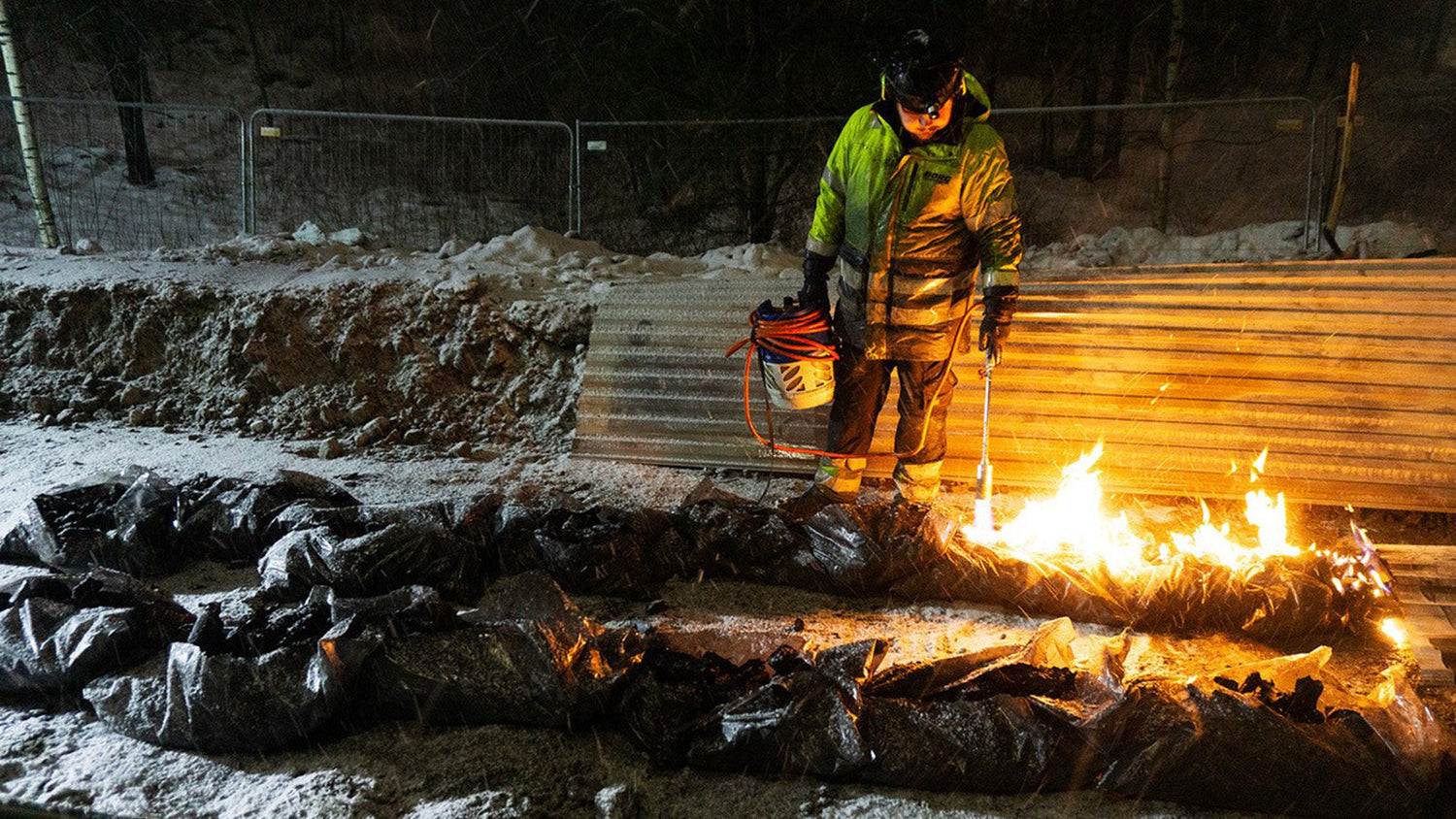 Hur tinar man tjäle snabbast med tjältiningskol?