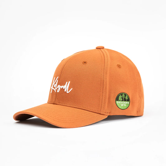 Orange keps med vit text "Kolgrill" och grön broderad patch, grilltillbehör.