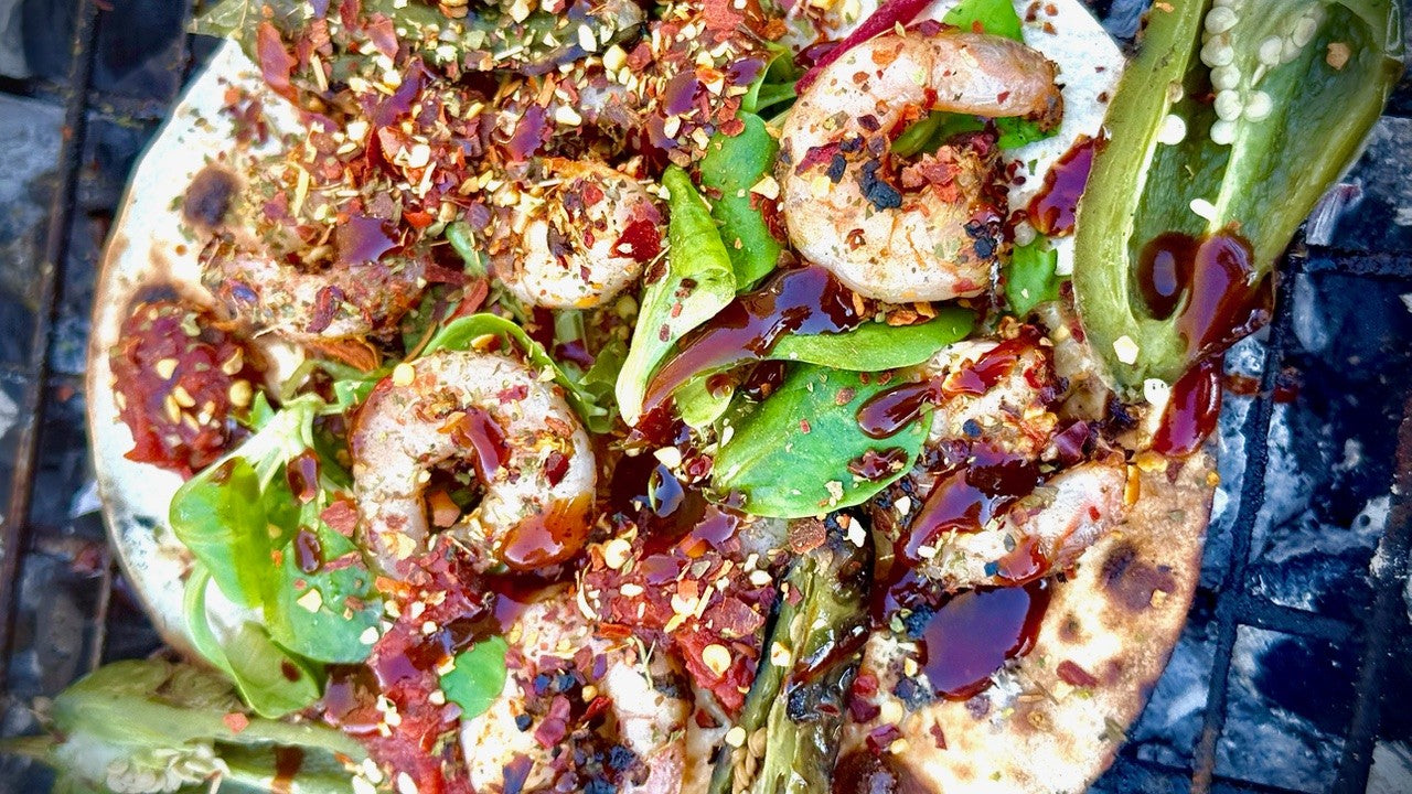 Sotad tortilla med scampi och rökig tomatsås.